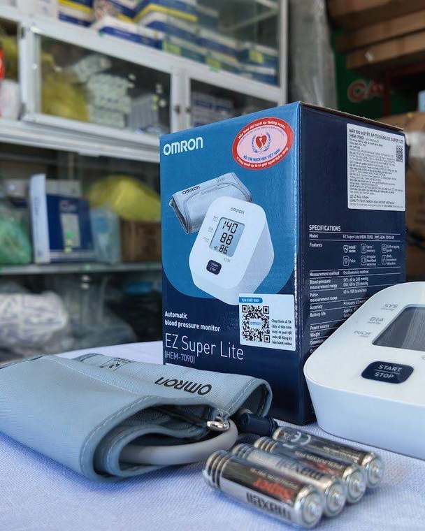 Máy đo huyết áp bắp tay Omron 7090